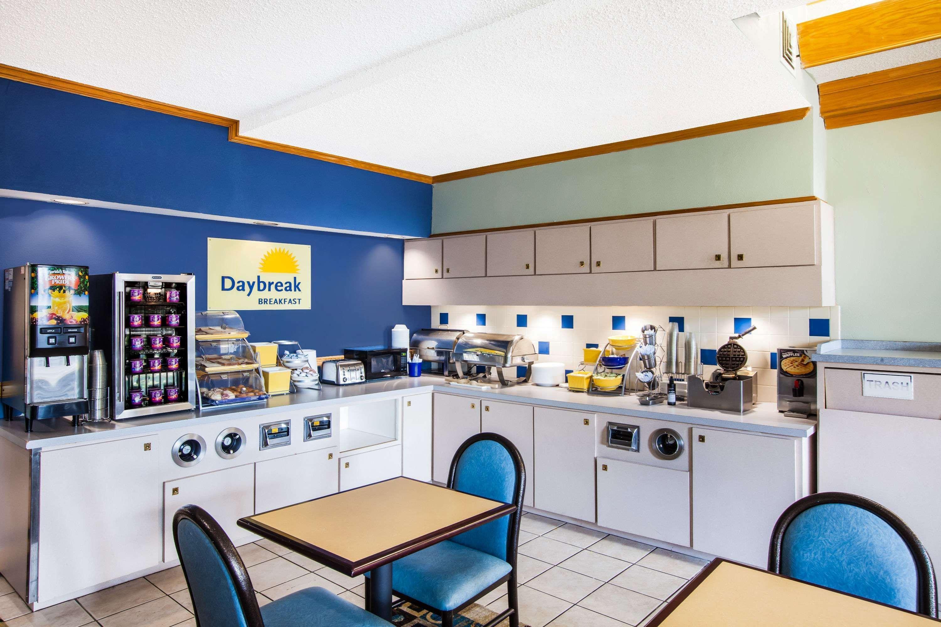 Days Inn & Suites By Wyndham Corpus Christi Central Εξωτερικό φωτογραφία